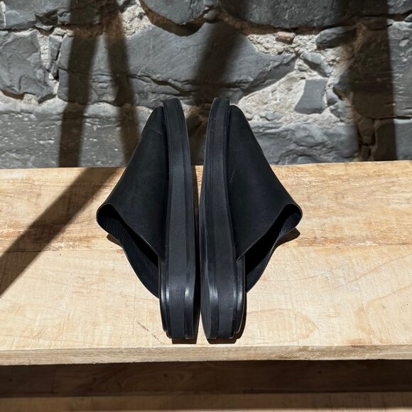 The Row Black Leather Sabot Slip-on Mules - Picture 9 of 10